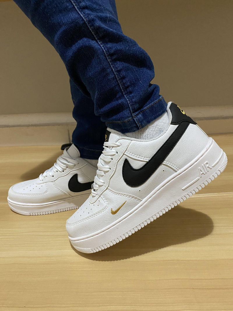 Nike Air Force Essential