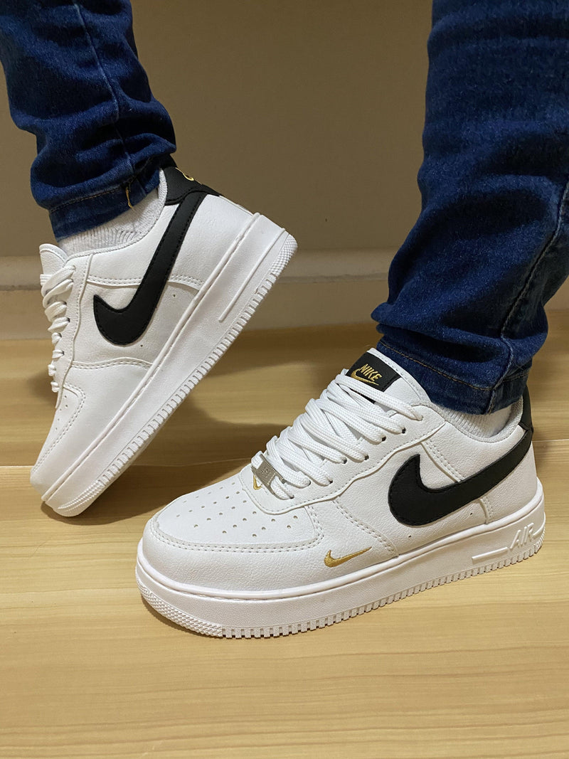 Nike Air Force Essential